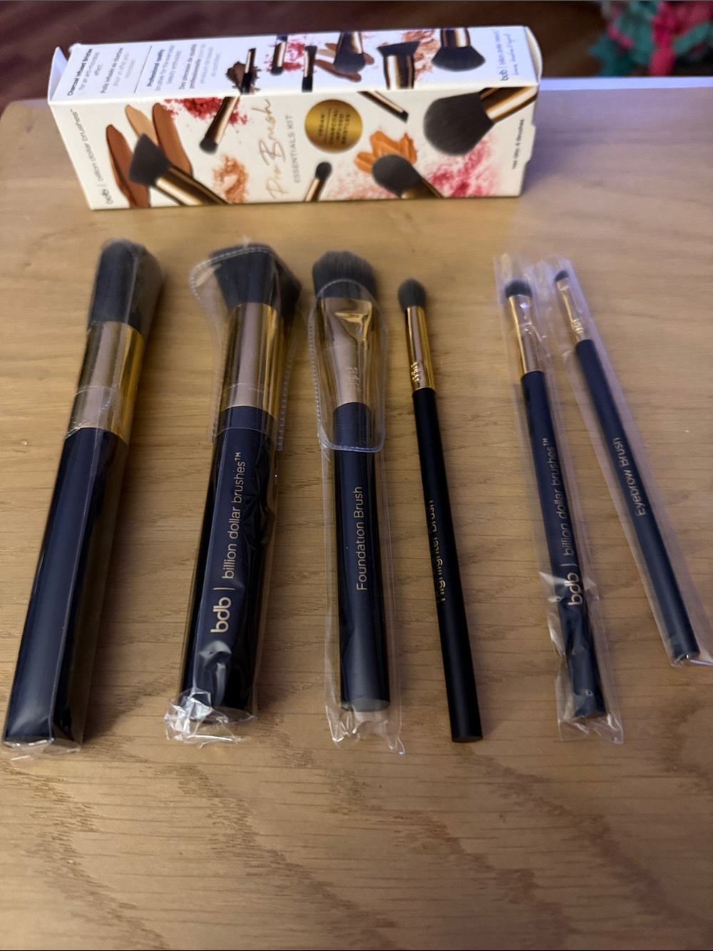 Black & Gold Luxury Face and Eye Brush Set - 6 Piece